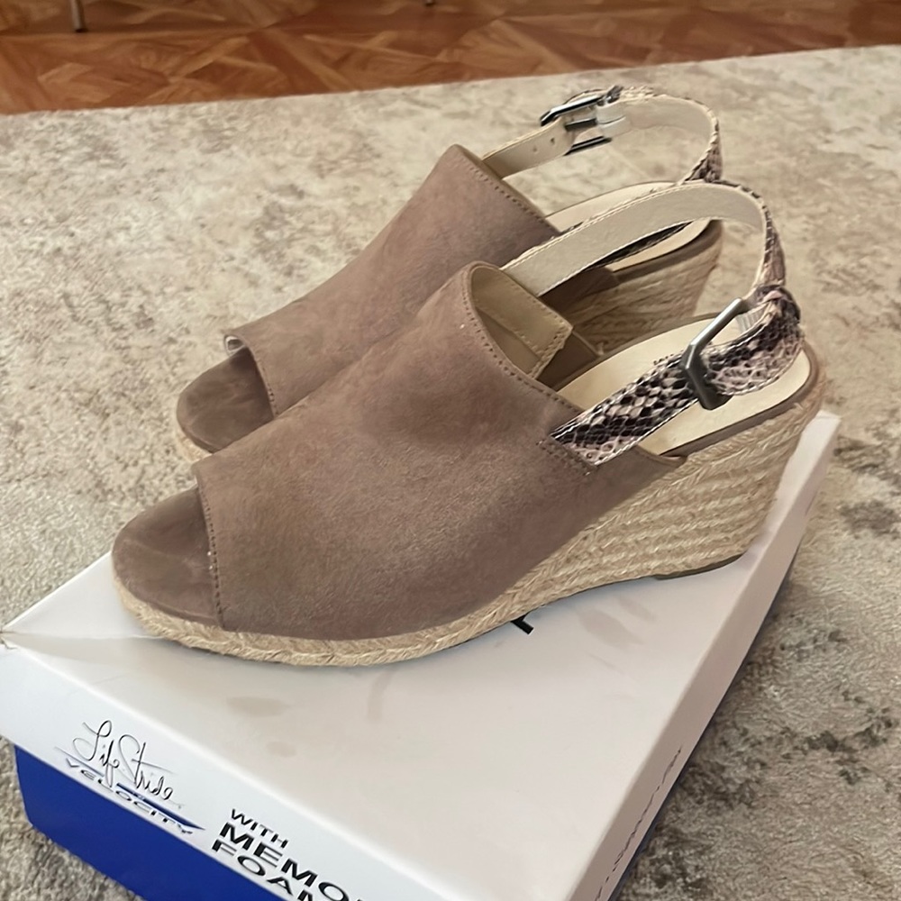 Life Stride sandals worn twice like new